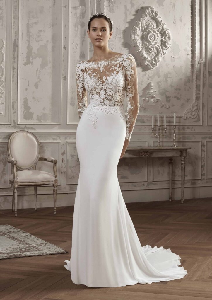 Rochie de mireasă stil sirenă, cu mâneci lungi, care creează efect de tatuaj