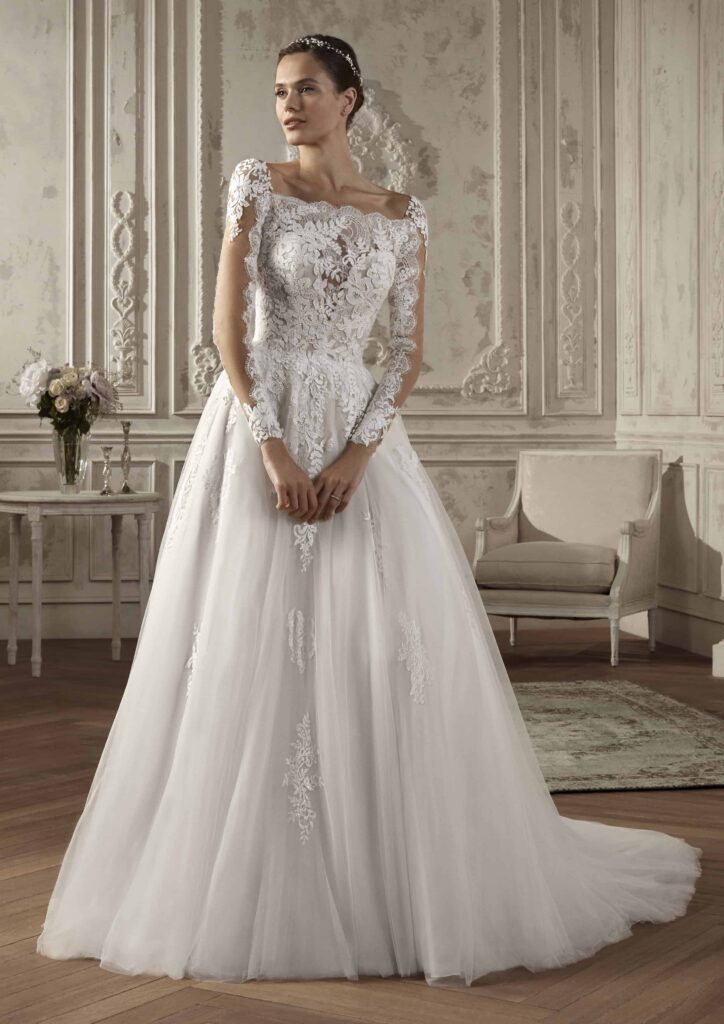 Rochie de mireasă stil prințesă din dantelă Chantilly, cu mâneci lungi