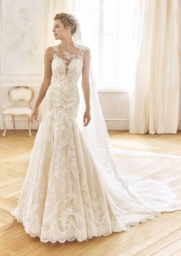 Rochie de mireasă din dantelă, care creează un efect de tatuaj