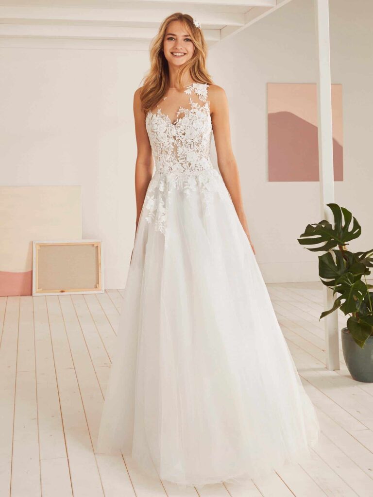 Rochie de mireasă simplă, cu broderie florală