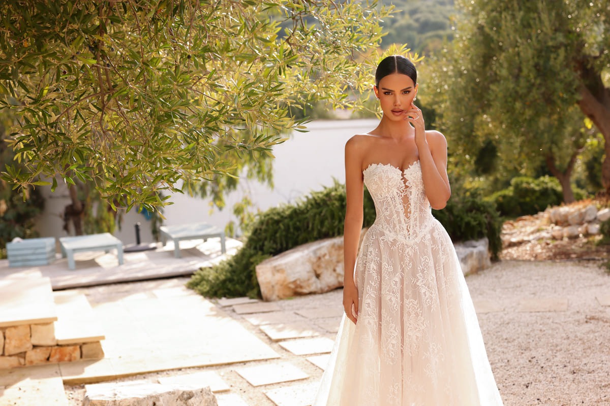 rochie de mireasa fara bretele pe comanda
