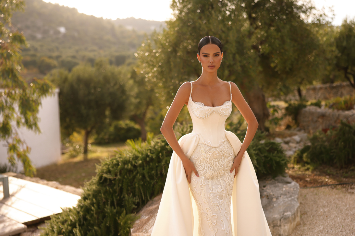 Cum alegi rochia de mireasă dacă ești minionă? 10 recomandări utile pentru o siluetă armonios proporționată